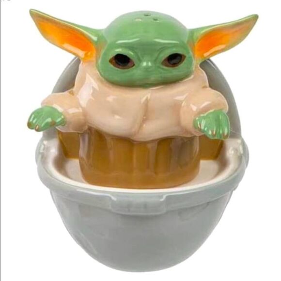 𝅺STAR Wars The Mandalorian Salt and Pepper shakers - Picture 2 of 3